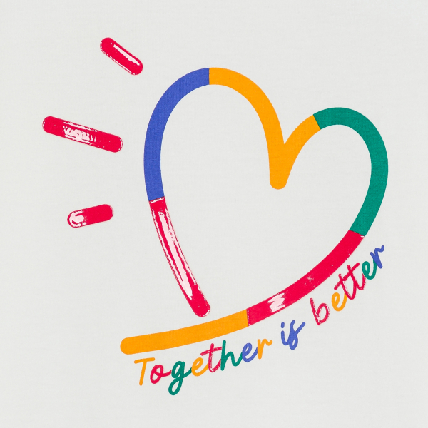 بيجاما مرسوم عليها قلب من الجيرسيه قطعتين، بيضاء اللون للفتيات